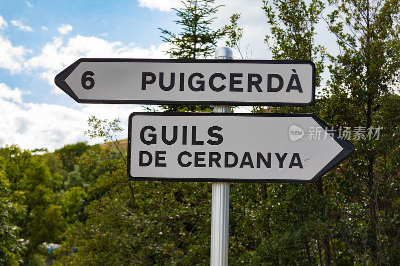 路牌显示两个目的地，Puigcerda和Guils de Cerdanya，西班牙